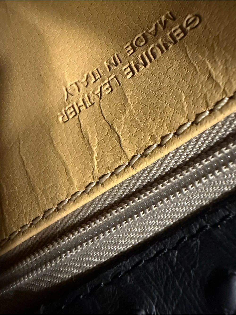 DOONEY & BOURKE Vintage Y2K East West Embossed Leather Flap Shoulder Bag - Picture 9 of 10